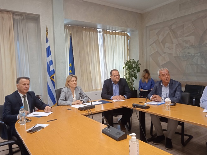 Η Αλεξοπούλου με εκπροσώπους της Περιφέρειας ΑΜΘ και τους Γενικούς Διευθυντές Μεταφορών και Επικοινωνιών