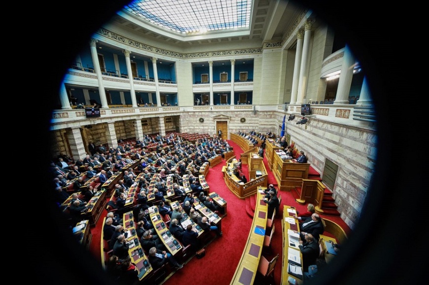 Με τις ψήφους της ΝΔ «πέρασε» το ν/σ για την αναμόρφωση του συστήματος διακυβέρνησης των ΟΤΑ