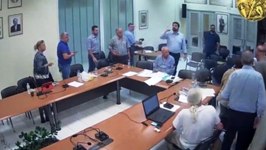 Χίος: Δημοτικός σύμβουλος κατέρρευσε την ώρα συνεδρίασης - Δεν υπήρχε διαθέσιμο ασθενοφόρο