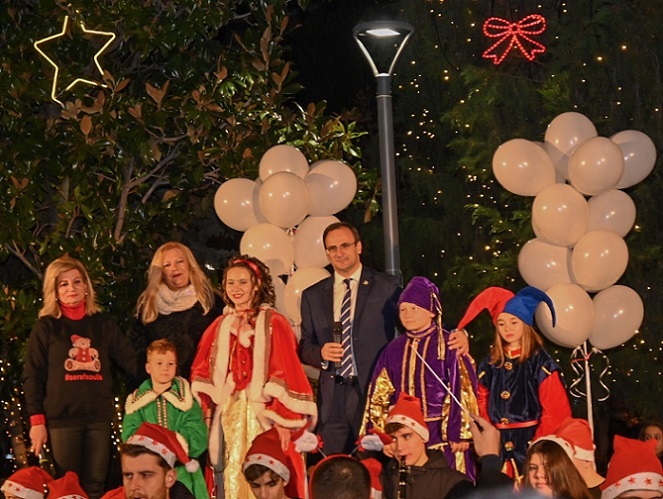 Φωταγώγηση του Χριστουγεννιάτικου Δέντρου στην Πλατεία Ελευθερίας των Σερρών
